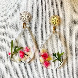 Dried flowers resin earrings